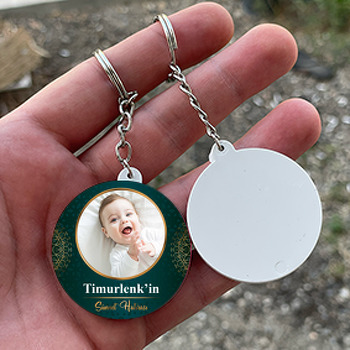 Yeşil Degradeli Fonda Gold Mandala ile Sünnet Temalı Daire Plastik Anahtarlık