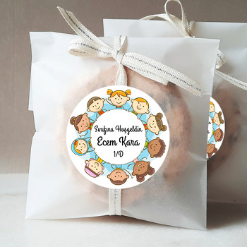 Yuvarlak Çerçeve Etrafında Çocuklar Temalı Sticker